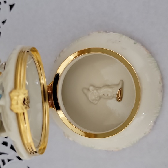 Disney Treasures Box - Picture 2 of 8